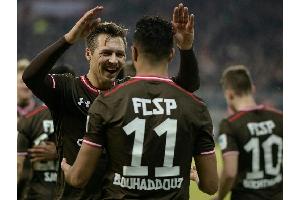 5:0 gegen KSC: St. Pauli stürmt aus der Abstiegszone