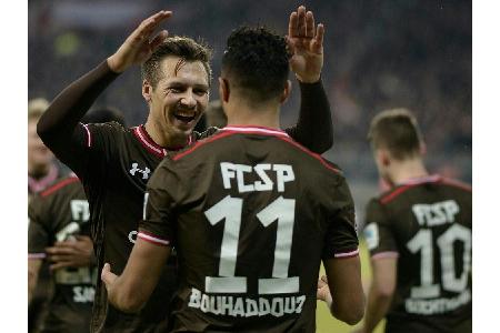 5:0 gegen KSC: St. Pauli stürmt aus der Abstiegszone