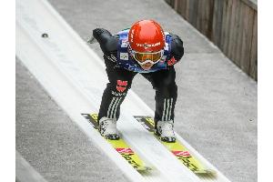Dreifachsieg für Skispringerinnen: Althaus, Vogt und Würth schreiben Geschichte