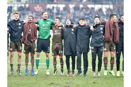 Geschmackloses Plakat: St. Pauli entschuldigt sich bei Dresden