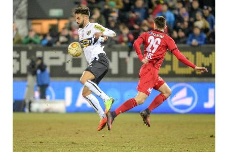 Im zweiten Durchgang wurde der St. Pöltner Lukas Thürauer mit Gelb-Rot unter die Dusche geschickt. Zum Ausgleich reichte es ...