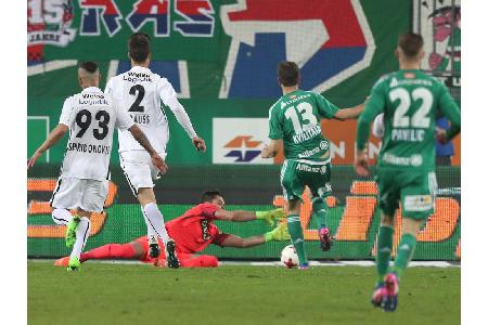 Im ersten Durchgang ging die Begegnung praktisch nur in eine Richtung. Rapid belagerte das Tor von der Admira, ein Torerfolg...