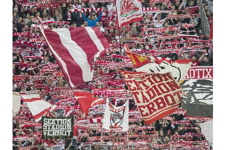 Polizei verhindert Hooligan-Schlägerei am Flughafen Weeze