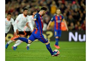 Messi hält Barcelona im Titelrennen