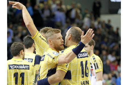 Champions League: Löwen gewinnen Achtelfinal-Hinspiel in Kiel