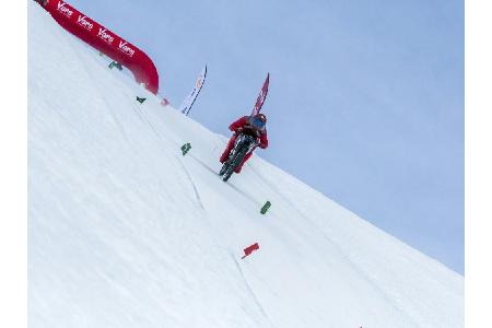 227,72 km/h: Franzose Barone rast Skipiste mit dem Fahrrad hinunter