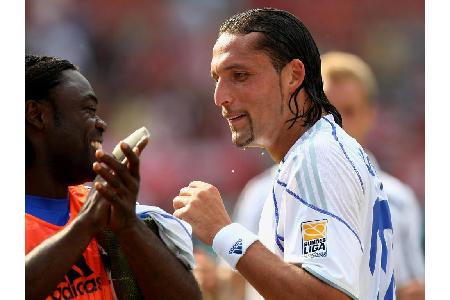 Zu den Mitspielern - hier Gerald Asamoah - hatte Kurányi immer ein gutes Verhältnis.