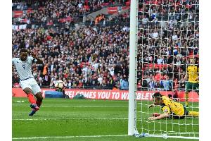 Southgate macht Rückkehrer Defoe Hoffnungen für die WM 2018