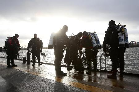 Taucher Landungsbrücken.jpg (1)