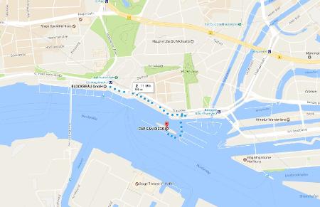 Landungsbrücken Cap San Diego.JPG