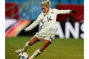 Frauenfußball: Wolfsburg verlängert mit Blässe und Frohms