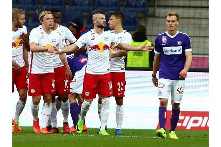 Die Wiener Austria reiste mit viel Selbstvertrauen zum Spitzenreiter nach Salzburg. Valon Berisha lässt sich zu seinem Führu...