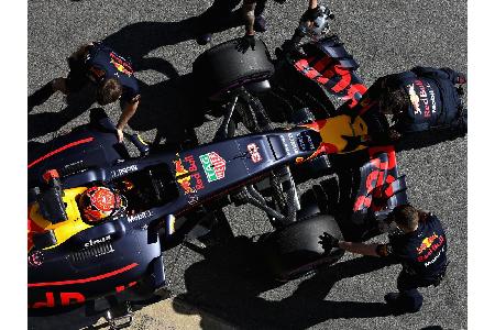Ohne Zwischenfälle verlief der Tag in Barcelona dagegen für Red Bull. Max Verstappen drehte viele Runden und sammelte wichti...