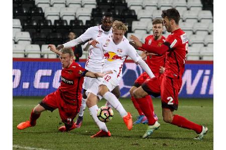 Xaver Schlager trifft zum 1:1 für RB Salzburg bei der Admira.