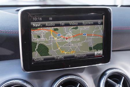 Mercedes CLA 45 AMG, Navi, Bildschirm