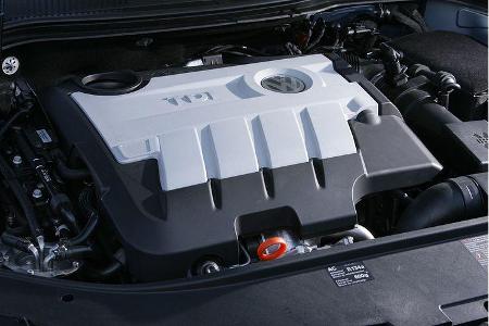 Als 2.0 TDI ist der knapp 1,5 Tonnen schwere Viertürer harmonisch motorisiert und zudem deutlich sparsamer (Verbrauch: 5,8 L...