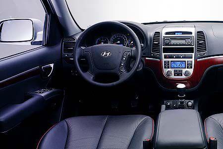 Übertriebene Hoffnungen sollte man sich jedoch angesichts des ansprechend und knarzfrei verarbeiteten Innenraums trotz des A...
