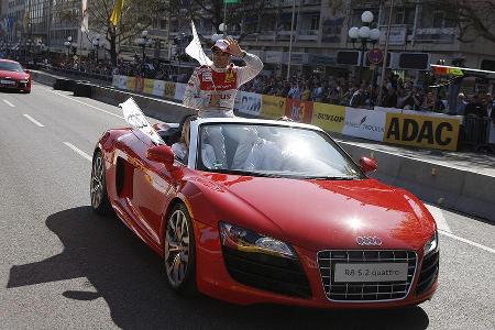 Timo Scheider zeigte sich im Audi R8 Spyder.
