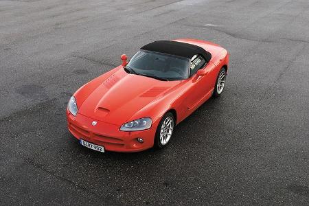 Auf einer Länge von 4,46 Metern bietet der Dodge ein eng geschnittenes Cockpit für zwei und einen winzigen Kofferraum. Der w...