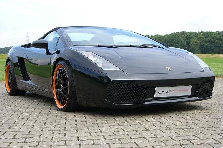 ... und eine um 15 Millimeter abgesenkte Karosserie. Gesamtpreis: ab 201.275 Euro.