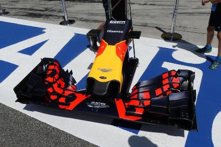 Red Bull - Formel 1 - GP Bahrain - 2. April 2016