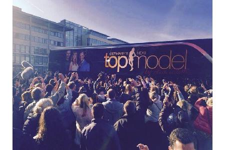 04 Bus httpswww.facebook.comgermanys.next.topmodel 10403237_10152835270314939_6940654395997859471_n.jpg