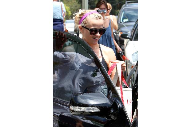 Auch Reese Witherspoon dürfte im Burn 6-Studio in Los Angeles auf einen berühmten Kollegen gestoßen sein, denn wie man an de...