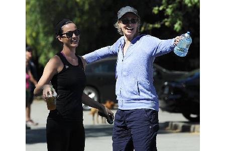 Eher spontan war derweil ein Treffen zwischen Katy Perry und Jane Lynch, die sich beim Hiken über den Weg liefen und kurz di...