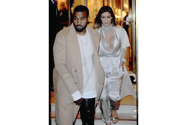 Damit nicht genug, ist die Schöne auch mit dem Rapper Kanye West, dem Vater des Kindes, verlobt. Die Hochzeit soll in diesem...