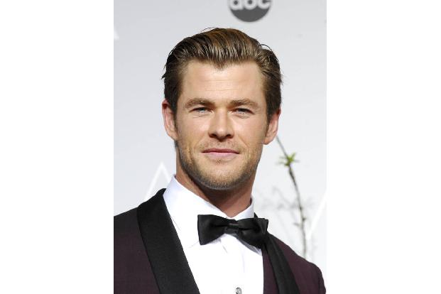 Übrigens hat Hollywood nicht nur sexy Mütter, sondern auch ebenso attraktive Väter zu bieten. Der 30-jährige Chris Hemsworth...