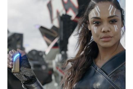 Valkyrie (Tessa Thompson) nimmt Thor gefangen.
