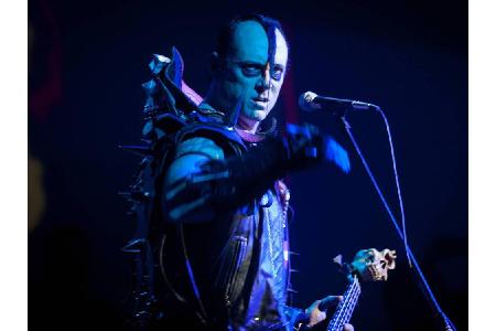 Bei den Meistern des Horror-Punk Misfits ist 365 Tage im Jahr Halloween. Von daher könnte hier jeder Song stehen. Dennoch is...