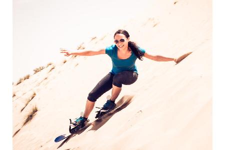 Zum Boarden müssen es nicht immer die Alpen sein. Sportbegeisterte können ihre Wüstensafari durch ein zusätzliches Highlight...
