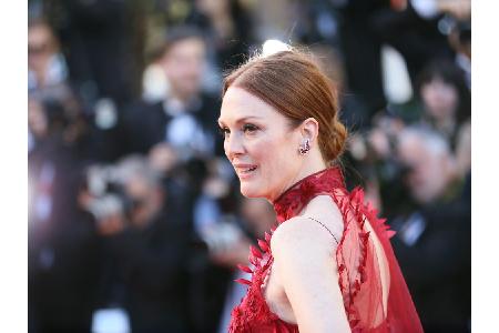 Vorsorge ist besser als Nachsorge! Zumindest sieht das Oscar-Gewinnerin Julianne Moore so. Seit ihrem 23. Lebensjahr trägt d...