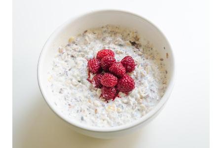 4. Sie möchten Gewicht verlieren? Dann sind Haferflocken das ideale Frühstück! Anders als ein Marmeladentoast sättigen Hafer...