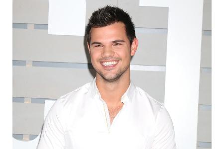 Es war Werwolf Taylor Lautner (25). Der Schauspieler hatte die beiden wahrscheinlich mit seinem süßen Lachen um den Finger g...