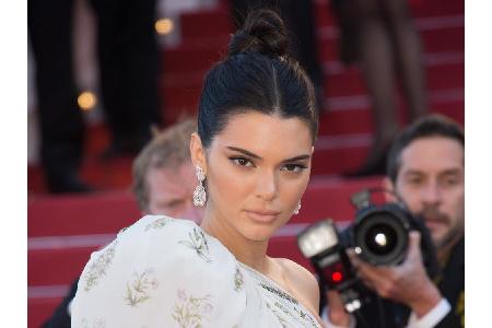 Und sie ist diejenige, die Bündchen vom Thron gestoßen hat: Kendall Jenner! Die 22-Jährige verdient von allen Models mit 22 ...