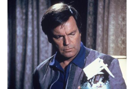 Die Rolle des abenteuerlustigen Selfmade-Millionärs verkörperte Schauspieler Robert Wagner. Ursprünglich war eigentlich Cary...