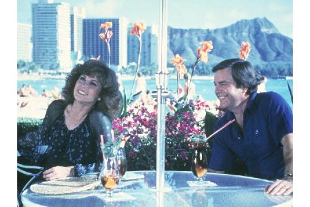 Das ist mein Boss, Jonathan Hart. Ein Selfmade-Millionär, der hat Nerven. Das ist Mrs. Hart, eine traumhafte Frau, einfach t...