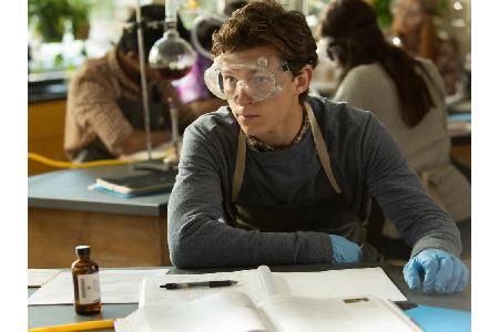 Denn Peter Parker ist sehr zu seinem Leidwesen nach seinem Ausflug in die Welt der Avengers zurück an der Highschool. Peter ...