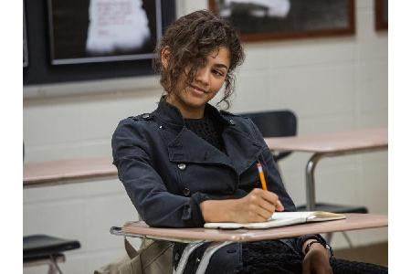 Disney-Sternchen Zendaya hat in ihrer mysteriösen Rolle als Michelle mit ihrem trockenen Humor die Lacher auf ihrer Seite. W...