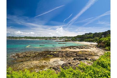 Erinnert ein bisschen an die Südsee, ist aber Großbritannien. Guernsey ist die mit 78 km2 die zweitgrößte der britischen Kan...