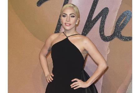 Große Stimme, große Frau - könnte man meinen. Doch Sängerin Lady Gaga (31) ist tatsächlich nur 1,55 Meter groß.