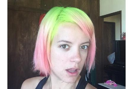 Kurz vor ihrem 30. Geburtstag wagte sich Lily Allen (32) noch an das Kaugummi-Styling. 