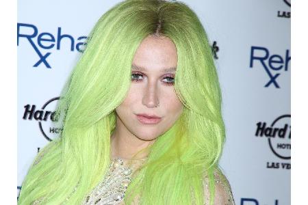 Kesha (30) liebt den neonfarbenen Look. 