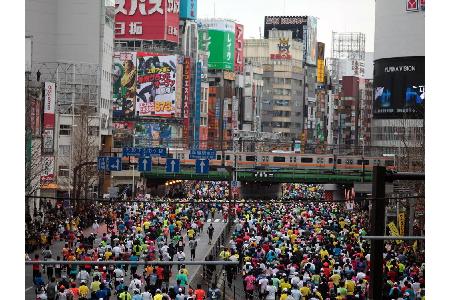 Im Februar geht es in Japan gute 42 Kilometer durch Tokio. Der Lauf durch die Hauptstadt gehört zu den teilnehmerstärksten M...