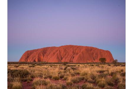 Am legendären Uluru, besser bekannt als Ayers Rock, führt der Australian Outback Marathon vorbei. Im Juli, zu der Zeit also ...