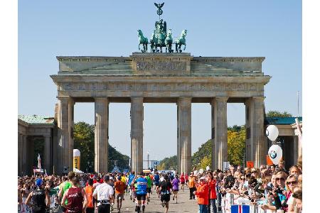 Nicht fehlen in unserer Auflistung darf der Berlin Marathon. Interessant vor allem, wenn Sie es auf eine neue Bestzeit anleg...