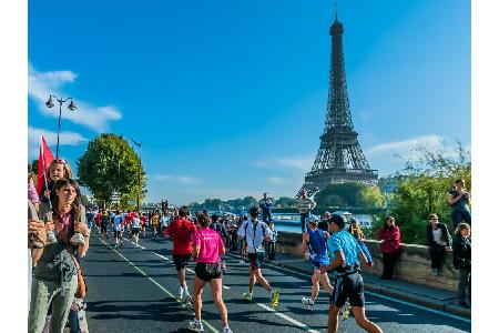 Paris geht immer. Auch zum Laufen. Vor allem unter dem Eiffelturm. Im Frühjahr messen sich hier Hobby-Läufer und Profis.