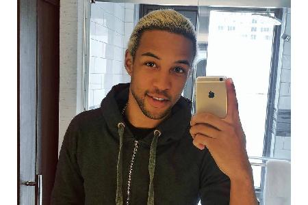 Eines kann Simon Desue besonders gut: Comedy! Regelmäßig lädt der 26-Jährige unterhaltsame Videos auf YouTube hoch und bring...